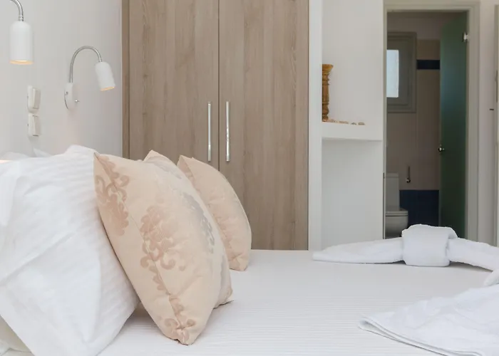 Sun And Moon 3* Pirgaki (Naxos)